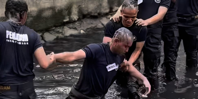 Begini Beratnya Latihan untuk Jadi Pemadam Kebakaran