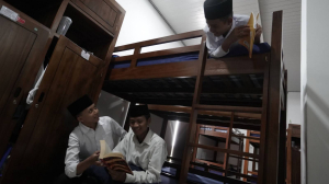 Dari Langgar ke Bangsa: Jejak Sunyi Kiai dan Santri dalam Menjaga Negeri
