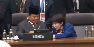 Serasa di Kantor, PM Jepang Meluncur Pakai Kursi Kerja Demi `Dekati` Presiden Prabowo di KTT APEC