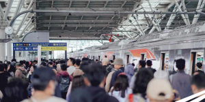 Profesi Baru, Joki Kursi di KRL Jabotabek Tarifnya Mulai Rp10.000