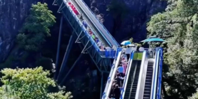 Naik Gunung Anti Capek! Berdiri Santuy di Eskalator, 10 Menit Sampai Puncak