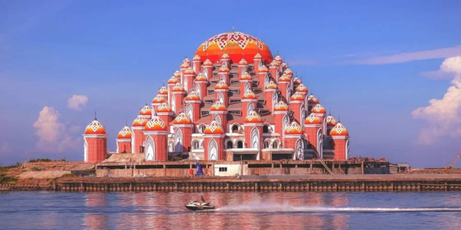 7 Masjid di Indonesia dengan Desain Paling Estetik, Ada yang Mirip Taj Mahal