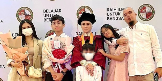 Kado Mengejutkan Ahmad Dani untuk Mulan Jameela yang Lulus S2: 'Untung Lulus Loh....'