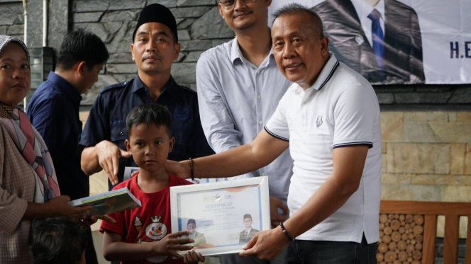 Saan Mustopa Salurkan Bantuan PIP di Purwakarta, Tegaskan Tak Boleh Ada Pemotongan Dana