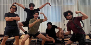 Kocaknya Para Seleb Cowok Latihan Pilates, Pelatihnya Sampai `Kena Mental`