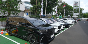 Mobil Hybrid Toyota Taklukkan Jalanan Berbukit dan Berkelok di Lombok