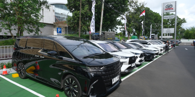 Mobil Hybrid Toyota Taklukkan Jalanan Berbukit dan Berkelok di Lombok