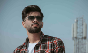 Bye Kering & Kaku, 7 Tips Agar Rambut Pria Terasa Lembut