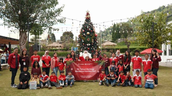 Merayakan 50 Tahun dengan Makna, Kartika Sari Berbagi Kebahagiaan Natal Bersama Anak-anak SOS