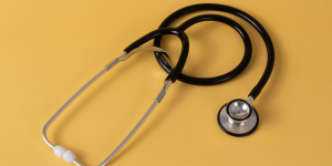 Masalah Kesehatan Apa Saja yang Bisa Dikenali Dokter dengan Menggunakan Stetoskop?