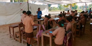 PMI Dirikan Tenda Darurat, Siswa SMPN 4 Boleng di NTT Tetap Bisa Belajar Pascagempa