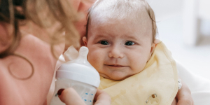 Mengapa Bayi Perlu Dibantu Bersendawa Setelah Minum Susu?