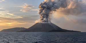 Anak Krakatau Kembali Kirim Abu, dari 1883 hingga 2026