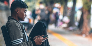 Mengapa Media Sosial Bisa Membuat Anda Sedih? Ini 5 Alasannya