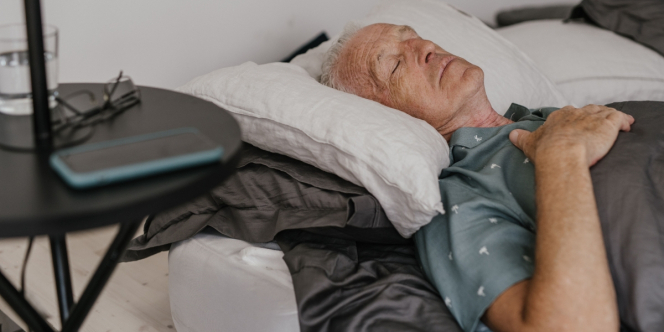 8 Alasan Tidur Makin Buruk di Usia Paruh Baya dan Kebiasaan yang Bisa Membantu