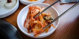 Bakteri dalam Kimchi Diduga Bisa Membantu Mengeluarkan Nanoplastik dari Tubuh