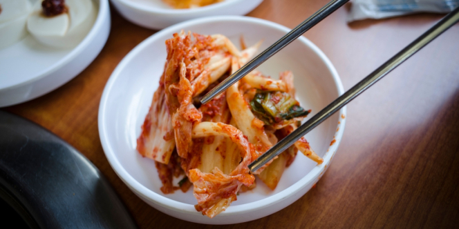 Bakteri dalam Kimchi Diduga Bisa Membantu Mengeluarkan Nanoplastik dari Tubuh