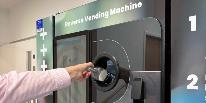 Mengenal Reverse Vending Machine, Inovasi Daur Ulang Botol Plastik