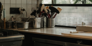 7 Barang di Dapur yang Sering Dipakai tapi Diam-Diam Bisa Berdampak pada Kesehatan