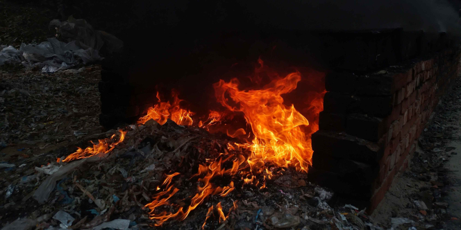 Sampah Dibakar, Mikroplastik di Udara Mengintai