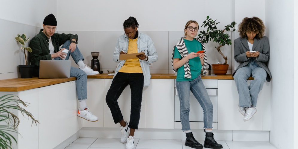 6 Pelajaran Hidup Gen Z yang Perlu Dipelajari Oleh Generasi yang Lebih Tua, Bantu Hidup Lebih Tenang