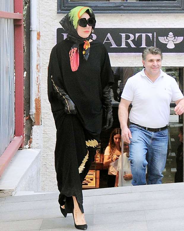 Deretan Seleb Hollywood Tampil Berkerudung