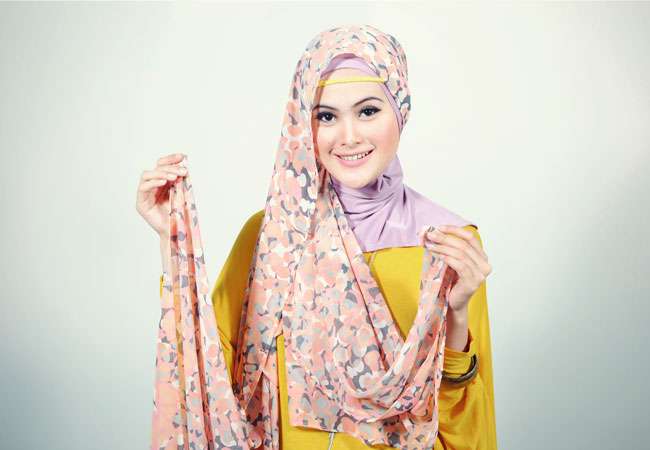 Foto Tutorial Tampil Cantik dengan Pashmina Chiffon