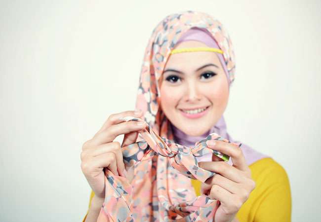 Foto Tutorial Tampil Cantik dengan Pashmina Chiffon