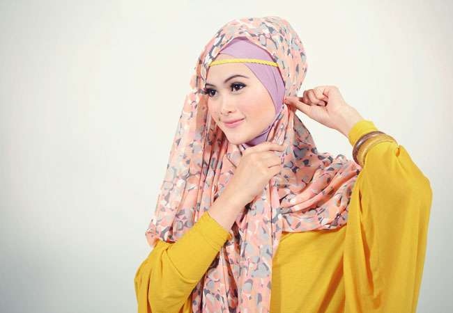 Foto Tutorial Tampil Cantik dengan Pashmina Chiffon