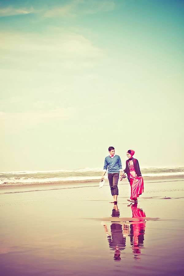 Foto-foto Prewedding Larasati, Menawan dengan Hijab