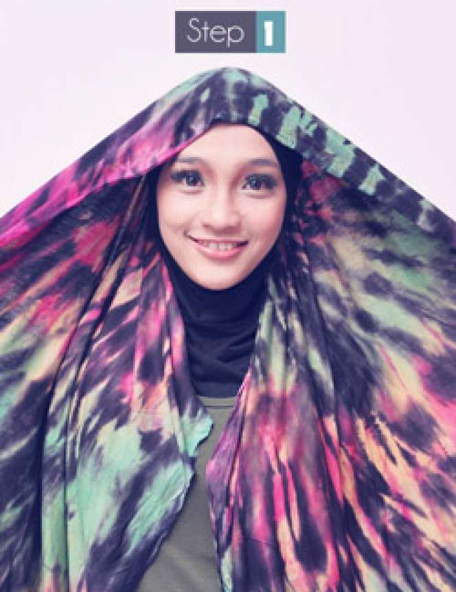 Cantik Berhijab dengan Tie Dye Pashmina