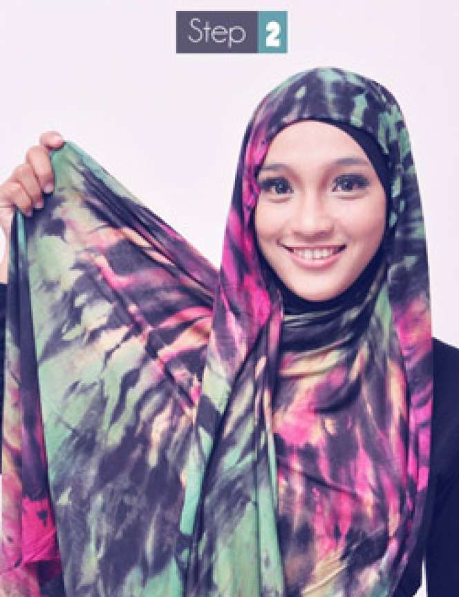 Cantik Berhijab dengan Tie Dye Pashmina