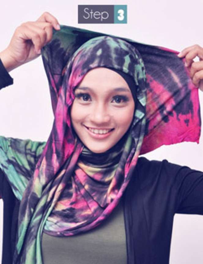 Cantik Berhijab dengan Tie Dye Pashmina