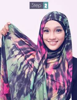 Cantik Berhijab dengan Tie Dye Pashmina