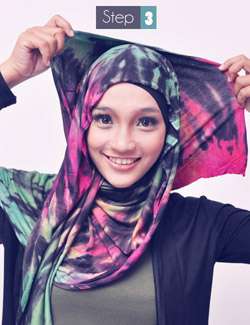 Cantik Berhijab dengan Tie Dye Pashmina