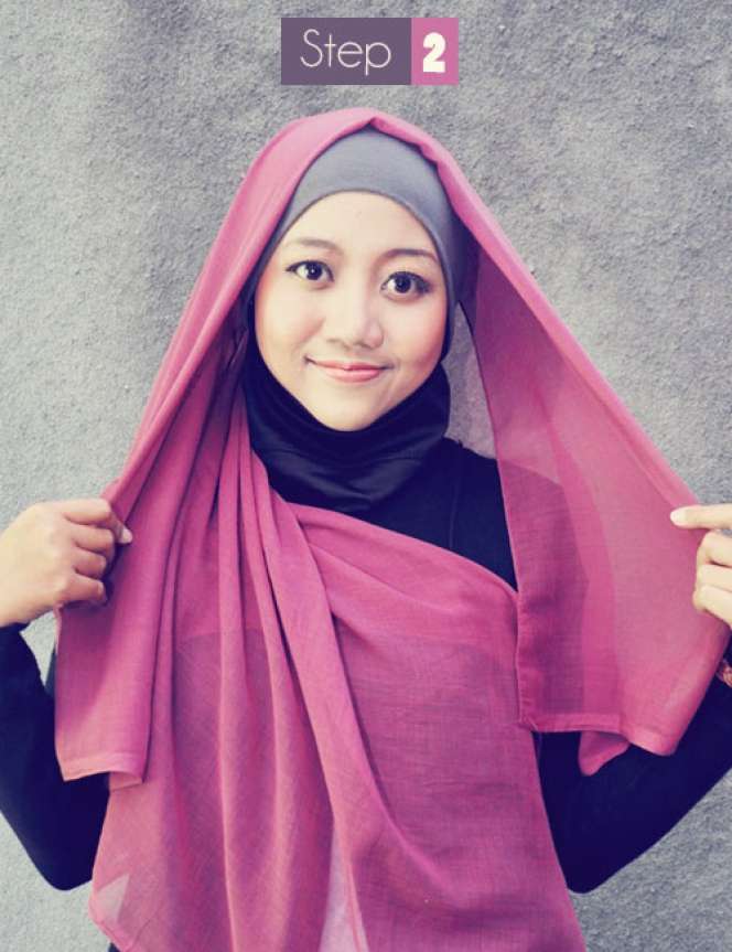Gaya Modis dengan Kerudung Segiempat