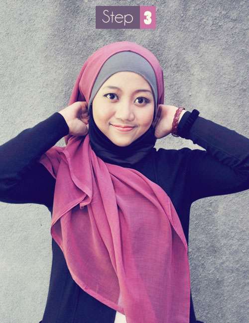 Gaya Modis dengan Kerudung Segiempat