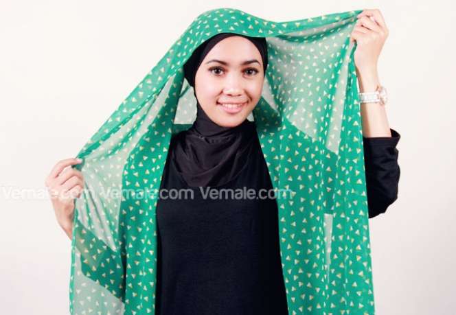 Tiga Langkah Memakai Pashmina Chiffon