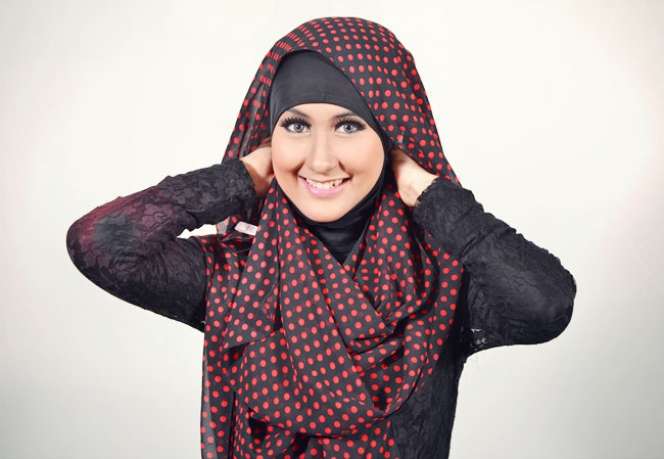Kreasi Jilbab Pashmina dengan Headband