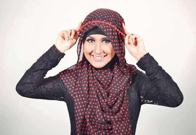 Kreasi Jilbab Pashmina dengan Headband