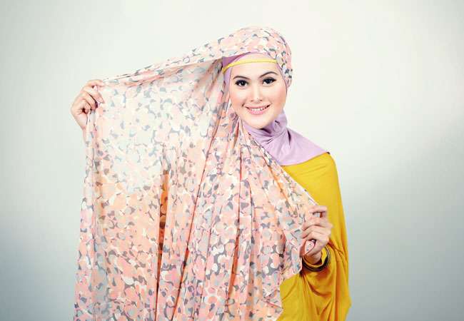 Cantik dengan Pashmina Chiffon Bunga