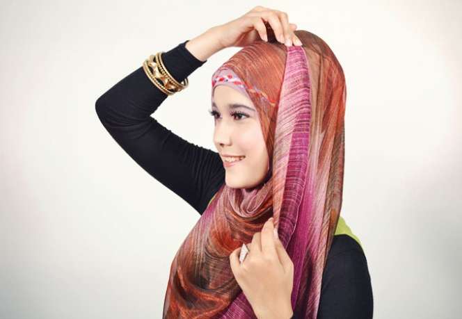Tampil Syar'i dengan Pashmina Chiffon Pelangi