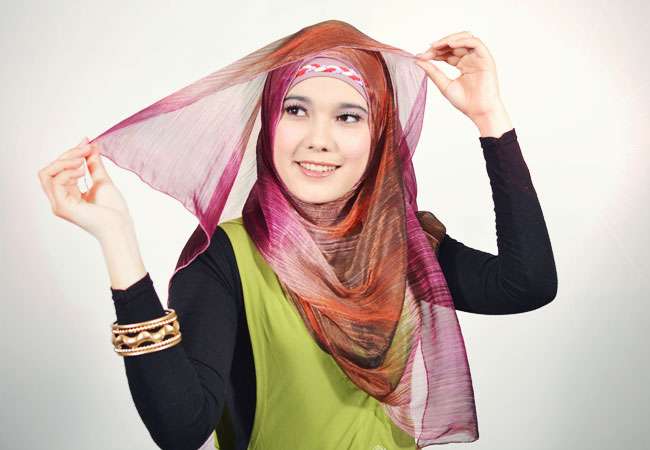 Tampil Syar'i dengan Pashmina Chiffon Pelangi