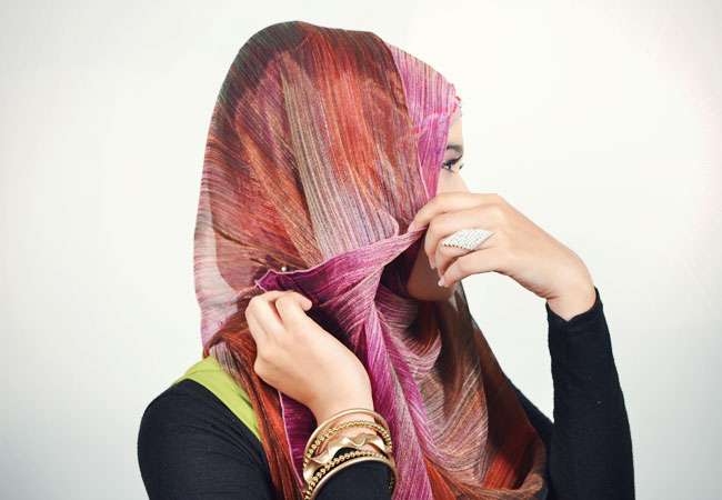 Tampil Syar'i dengan Pashmina Chiffon Pelangi
