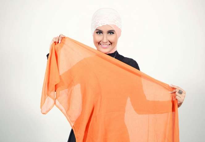 Gaya Turban dengan Jilbab Segi Empat