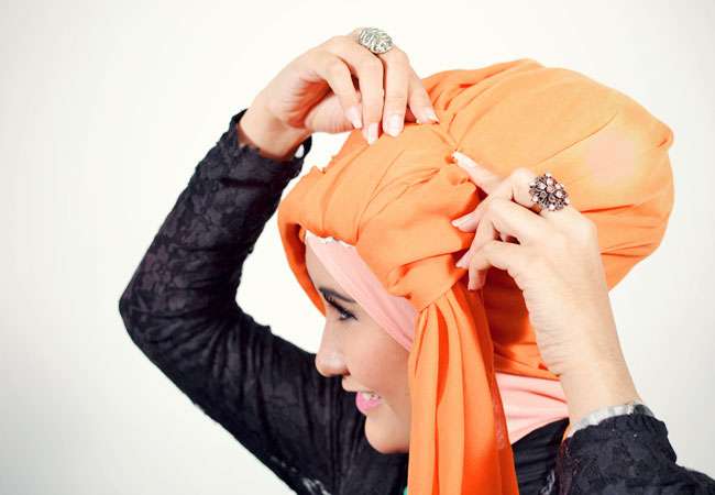 Gaya Turban dengan Jilbab Segi Empat