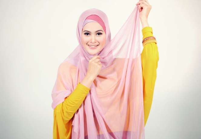 Tampil Memikat dengan Hijab. Ikuti Tutorial yang Sederhana Ini