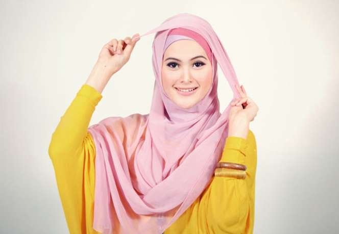 Tampil Memikat dengan Hijab. Ikuti Tutorial yang Sederhana Ini