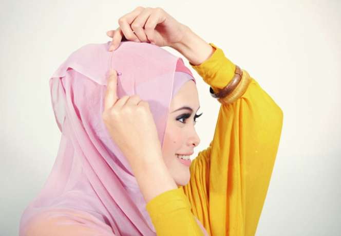 Tampil Memikat dengan Hijab. Ikuti Tutorial yang Sederhana Ini
