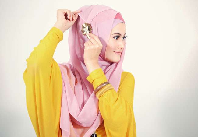 Tampil Memikat dengan Hijab. Ikuti Tutorial yang Sederhana Ini